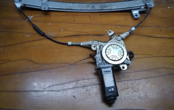Hyundai Lantra I Front door window regulator with motor