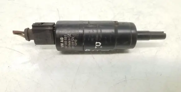 Volkswagen PASSAT B6 Headlight washer pump 3B7955681