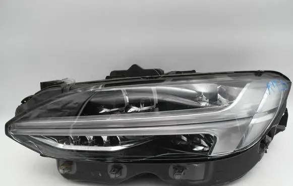 Volvo S90, V90 Headlight/headlamp 32404735 8991740 2310066071