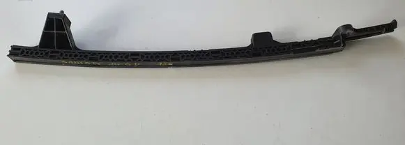 Hyundai Santa Fe Rear door windshield rail 858452W000