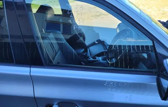 BMW X3 E83 Sliding door window/glass SZYBADRZWI