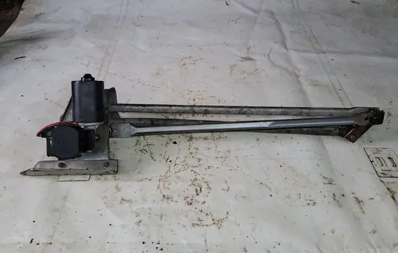 Front wiper linkage and motor