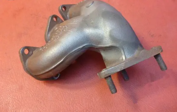 Volkswagen PASSAT B6 Exhaust manifold 03H253031C