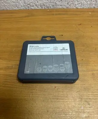 Lexus RX 450H Anti-theft wheel nuts and lock PW45600000