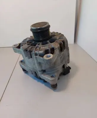 Volvo V40 Generator/alternator 30659390 TG15C186 213011613