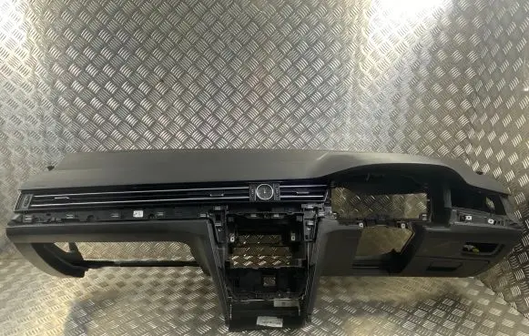 Volkswagen PASSAT B8 Dashboard 3G2857995