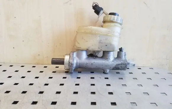 Toyota Avensis T220 Master brake cylinder