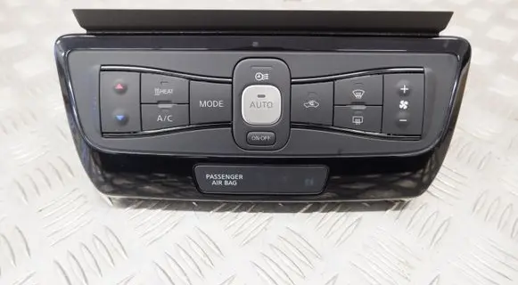 Nissan Leaf II (ZE1) Climate control unit 684P35SH0B 275005SE0B 684125SH0B