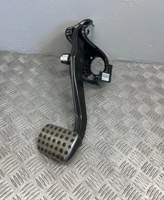 Mercedes-Benz C W204 Brake pedal A2042902101