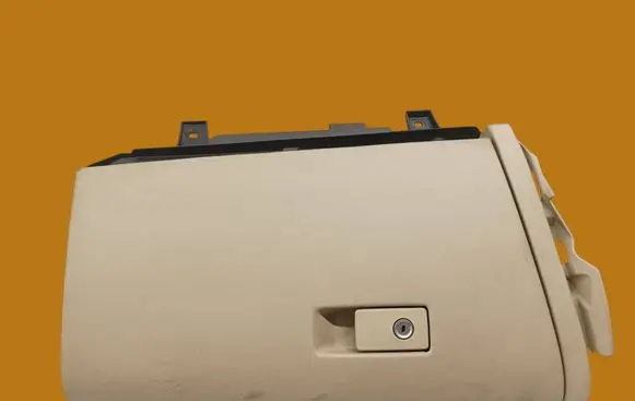 Volvo XC60 Glove box 