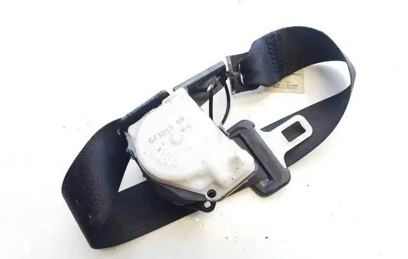 Mazda 3 II Rear seatbelt c7101909
