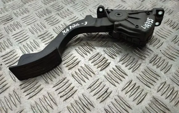 Mazda 3 I Accelerator throttle pedal 4M519F836AG