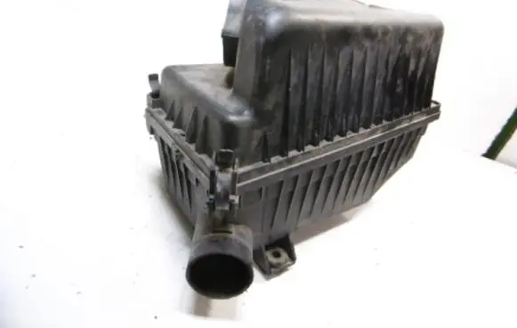 KIA Carens I Air filter box