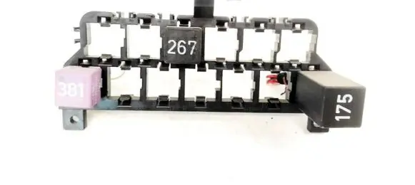 Volkswagen PASSAT B5 Fuse box set 8D0937503E