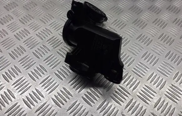 Volkswagen Golf V Oil breather separator 038103464AH