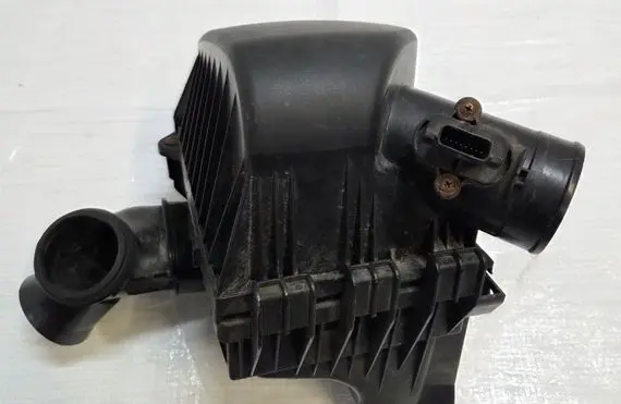 Opel Mokka Air filter box 95264831