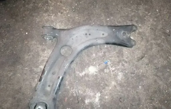 Volkswagen Touran III Front lower control arm/wishbone 3Q0407154B