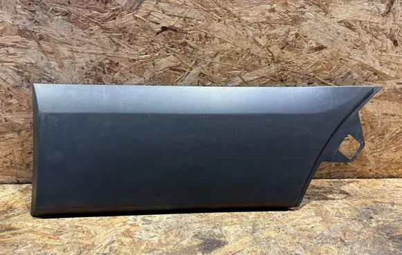 Rear fender molding trim