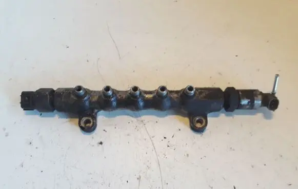 Toyota Avensis T250 Fuel main line pipe 8945860010