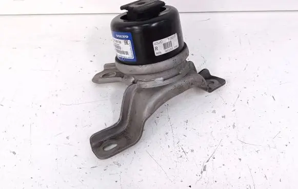 Volvo XC60 Engine mount bracket 31330135