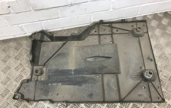 Lexus CT 200H Other under body part 5816576010