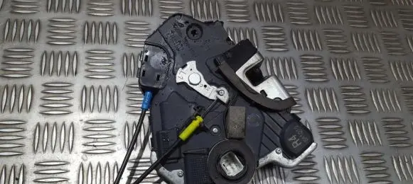 Lexus IS 220D-250-350 Rear door lock 6A1015 R46A1015