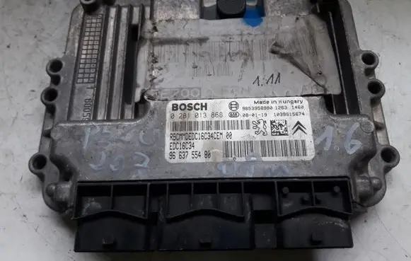 Peugeot 207 Engine control unit/module 0281013868