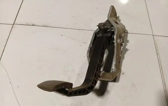 Opel Zafira A Clutch pedal 