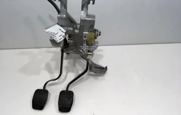 Audi 80 90 S2 B4 Pedal assembly 8A0721115 893721401