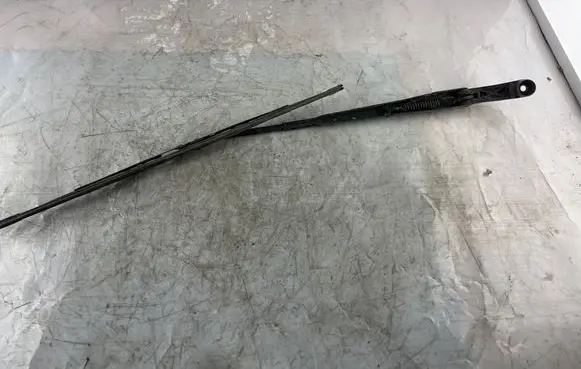 Toyota Land Cruiser (HDJ90) Windshield/front glass wiper blade 