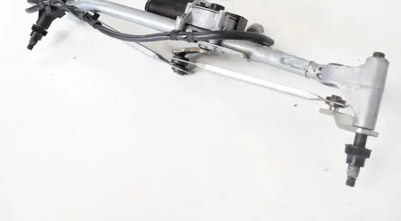 BMW 1 E81 E87 Front wiper linkage and motor 7193037 A2048306254