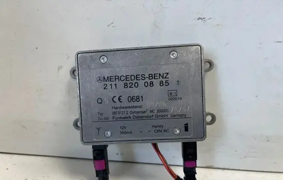 Mercedes-Benz CLS C219 Antenna control unit 2118200885 022019 09701212