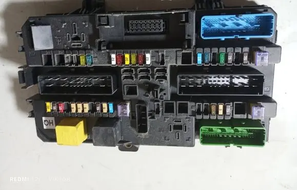 Opel Zafira B Fuse module 13220831 5DK00866953