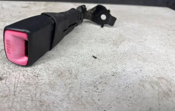 Toyota Auris 150 Rear seatbelt buckle 15211