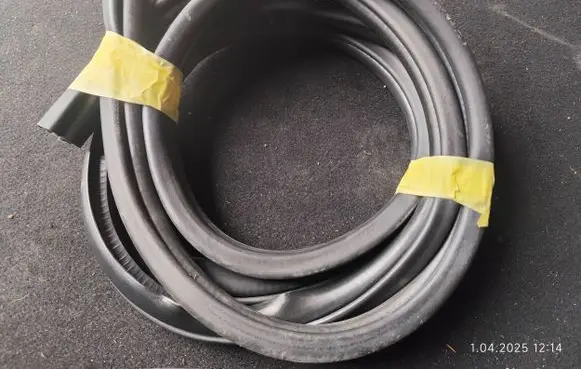 Mitsubishi Space Star Front door rubber seal 