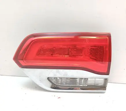 Jeep Grand Cherokee Tailgate rear/tail lights P68110046AC