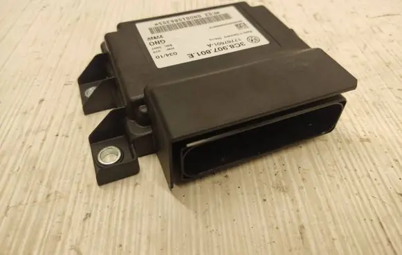 Volkswagen PASSAT CC Hand brake control module 3C8907801E
