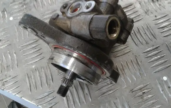 Nissan X-Trail T30 Power steering pump 8H800