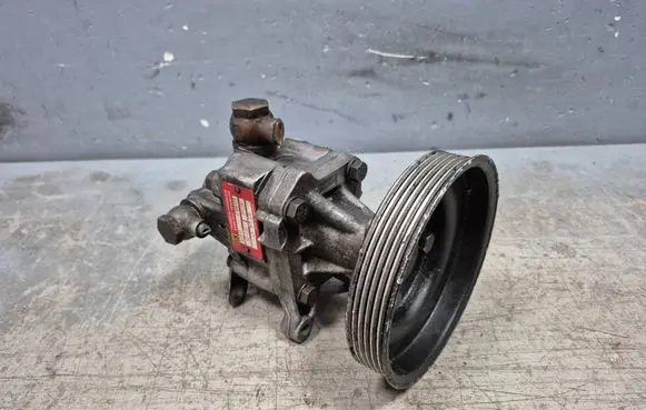 BMW 3 E36 Power steering pump 1141516