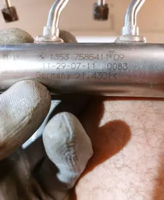 BMW 5 F10 F11 Fuel main line pipe 7585411