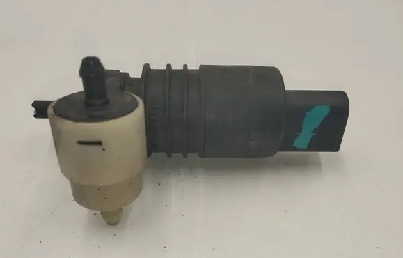 Volkswagen Golf V Windscreen/windshield washer pump 1T0955651A T232647 49147425