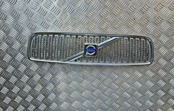 Volvo V70 Front bumper upper radiator grill 08693346