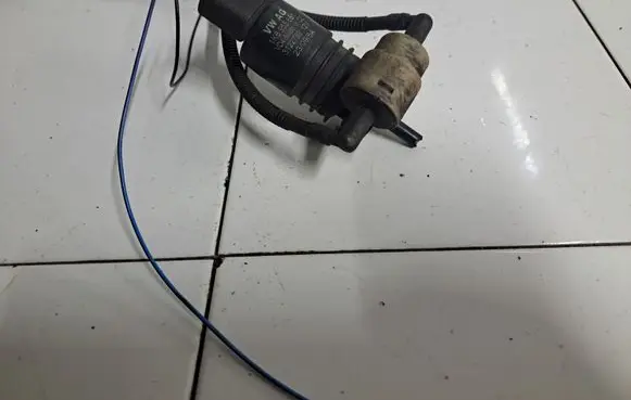 Audi A4 S4 B6 8E 8H Windscreen/windshield washer pump 1K6955651