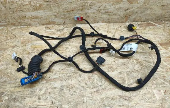 Fiat 500E Front door wiring loom P682253550AA