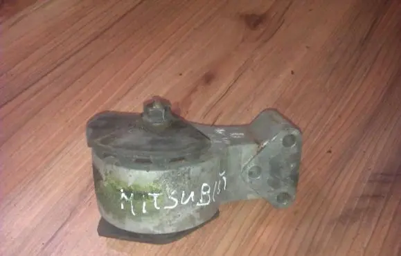 Engine mount bracket