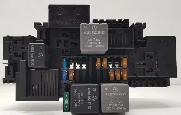 Mercedes-Benz C W205 Fuse module A2229063202 A0009822923 A0009822723