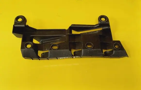 Rear bumper mounting bracket
