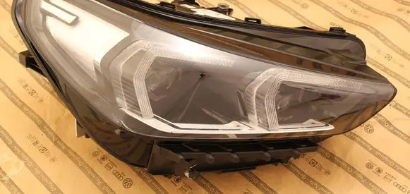 BMW X1 U11 Headlight/headlamp 5A9A228