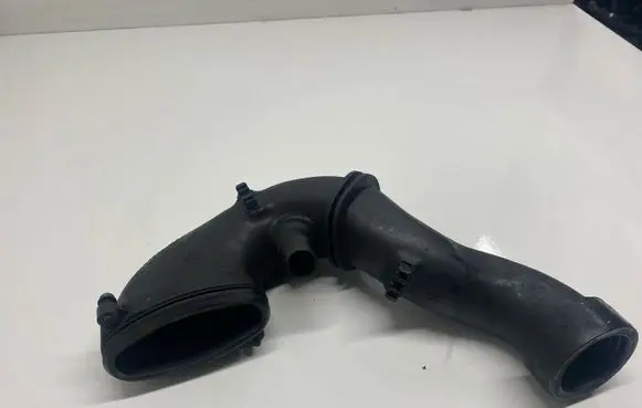 BMW X3 E83 Turbo air intake inlet pipe/hose 7794172