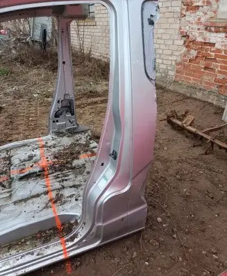 Nissan NV200 Pillar (middle) 